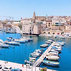 https://vittoriosa-seafront-2-bed-highly-furnished-apartment.qawrahotelsmalta.org