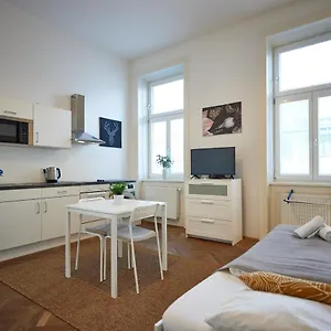 Close To Metro Iii Apartamento Viena