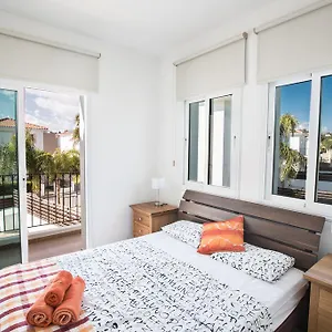 https://halle-villa.protaras-cy-hotels.com